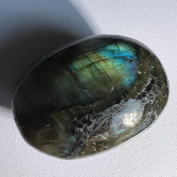 Labradorite Crystal Round Palmstone (6) - Picture 5 of 10